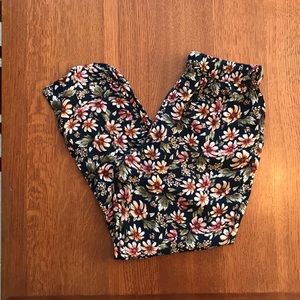 American Eagle Floral Print Pants. Size Medium.